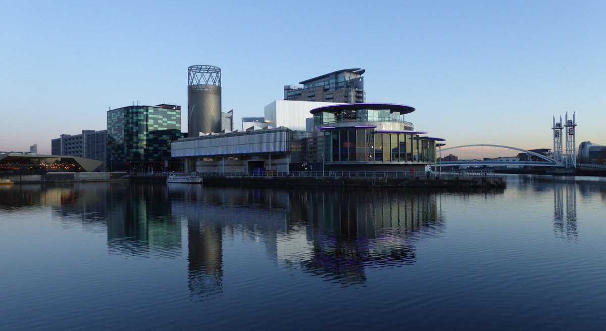 The Lowry Theatre and Footbridge.
#thelowry #salfordquays