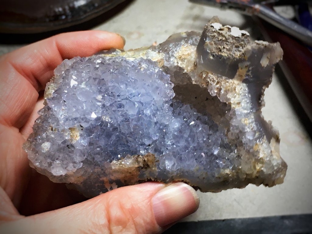 This is my favorite #rockhoundingfind last summer: iridescent blue quartz. #rockhounding #rockhound #warockhound #warockhounding #rocks #crystals #rocksandcrystals #rockcollecting #quartz #quartzcluster #bluequartz #quartzcrystals #opalizedquartz #rarequartz #ifoundthis