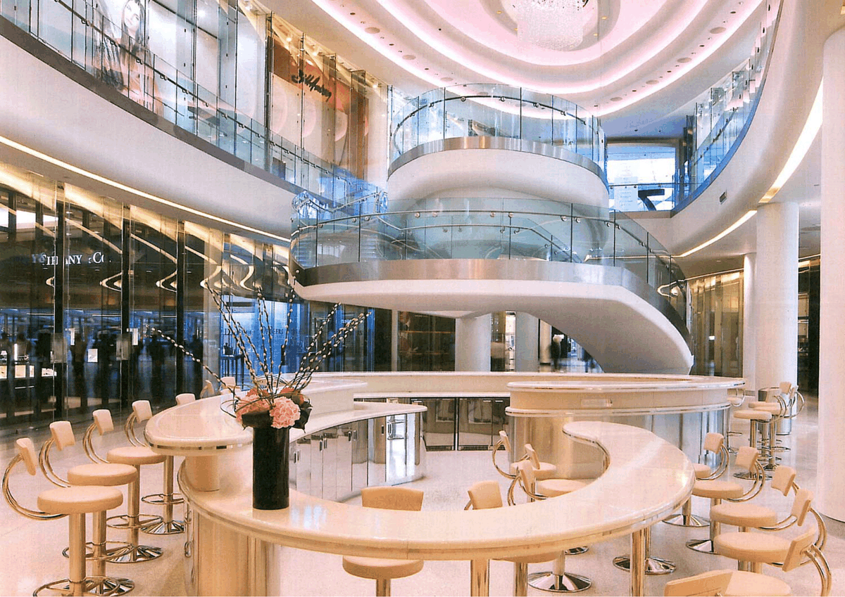 👀 Have you seen the balustrades at Westfield London shopping centre in White City? Take a look at how effective glass balustrades can be for #shoppingmalls and public spaces.

Our work is nothing if not varied; chat to us today: bit.ly/39Sa0Xq 

#UKmfg