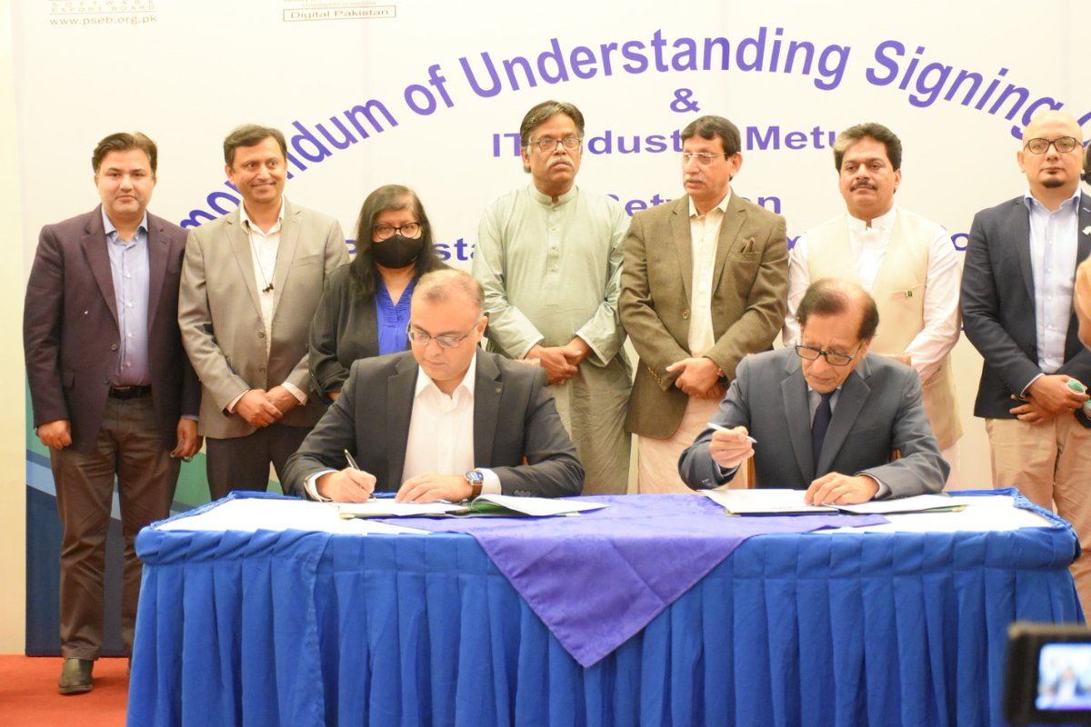 MoitOfficial's tweet photo. Federal Minister for IT  and Telecommunication Syed Amin Ul Haque witnessing MoU signing between Pakistan Software Export Board (PSEB) and Hyderabad Institute of Arts, Science and Technology (#HIAST) in Hyderabad on February 26, 2021.

#MOITT #ICT https://t.co/gkg5jnDmxe