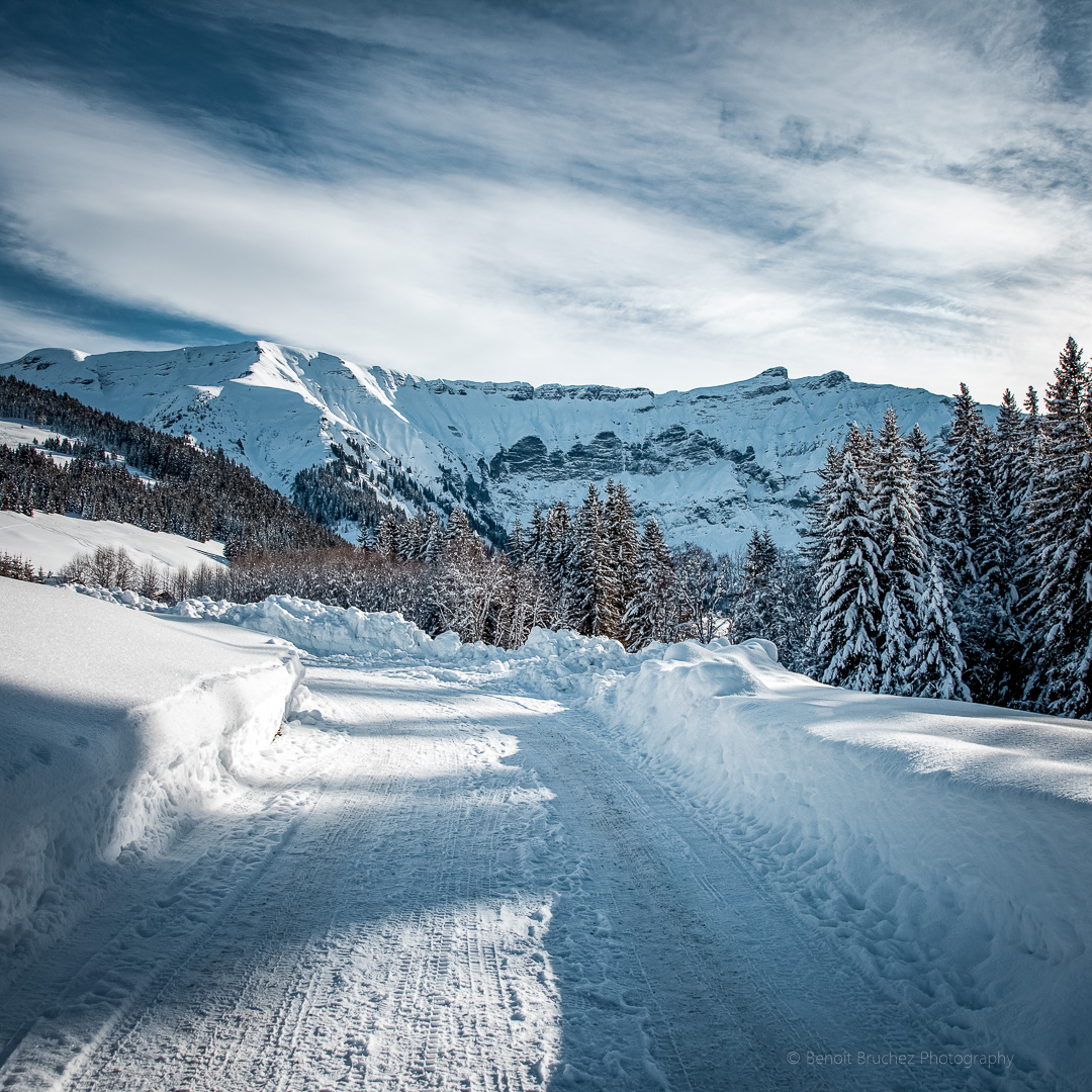 Winter wonderland roadtrip in Megève, in a natural setting with a breathtaking view of the mountains of the Mont-Blanc massif.
#megeve #megevemoments #Megève #montblanc #savoiemontblanc #frenchalps #bestofthealps #VisitMontBlanc #winterwonderland #AGameofTones #benoitphoto