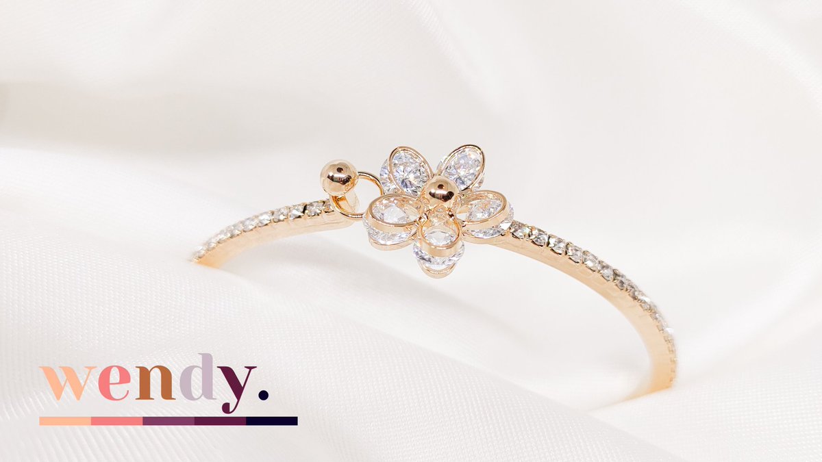 𝐰𝐞𝐧𝐝𝐲 𝐛𝐫𝐚𝐜𝐞𝐥𝐞𝐭 𝟎𝟎𝟏 (190.-)

กำไลข้อมือดอกไม้ ประดับเพชรรอบวง สวยหรู เป็นสีโรสโกลด์ ใส่แล้วดูคุณหนูมาก มีพร้อมส่งค่ะ 🌸✨