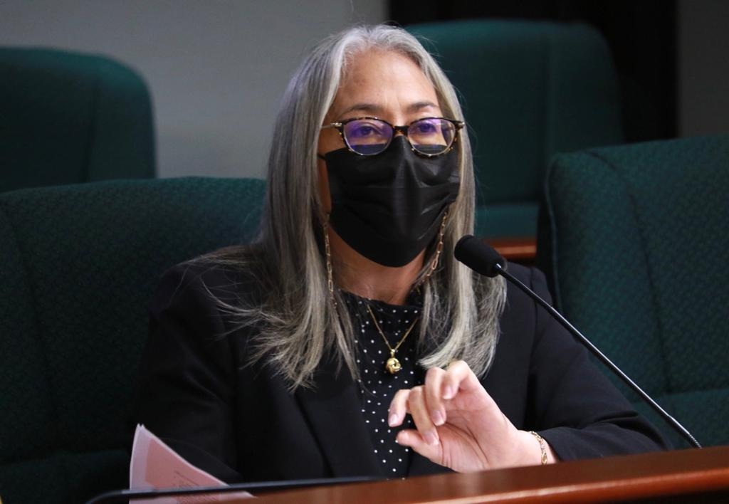 CamaraConPR's tweet photo. La Rep. @lisieburgos le pide ejemplos a la Lcda. Álamo sobre qué funciones una persona que usa cannabis medicinal puede hacer en el área laboral. #PC152 #VP
📷Griselle Rosario #CámaraPR https://t.co/Bs7iLkkLsM