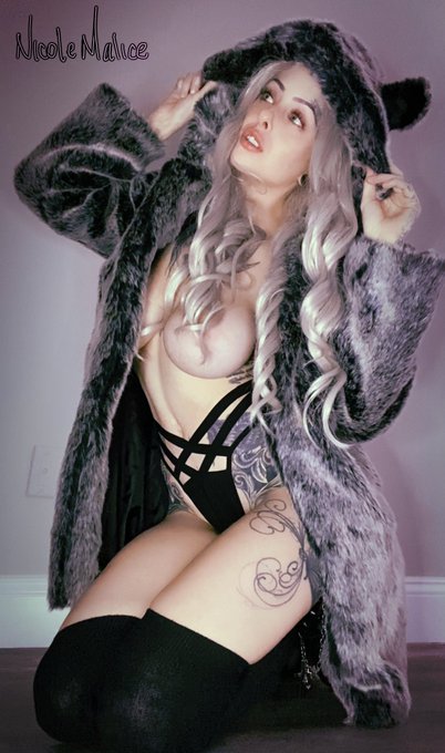 If it&rsquo;s going to be freezing out can it at least snow?  This set goes live today you know where. 😽🖤 https://t<a href="/tag/mvsales"class="tags"><span>#mvsales</span></a>