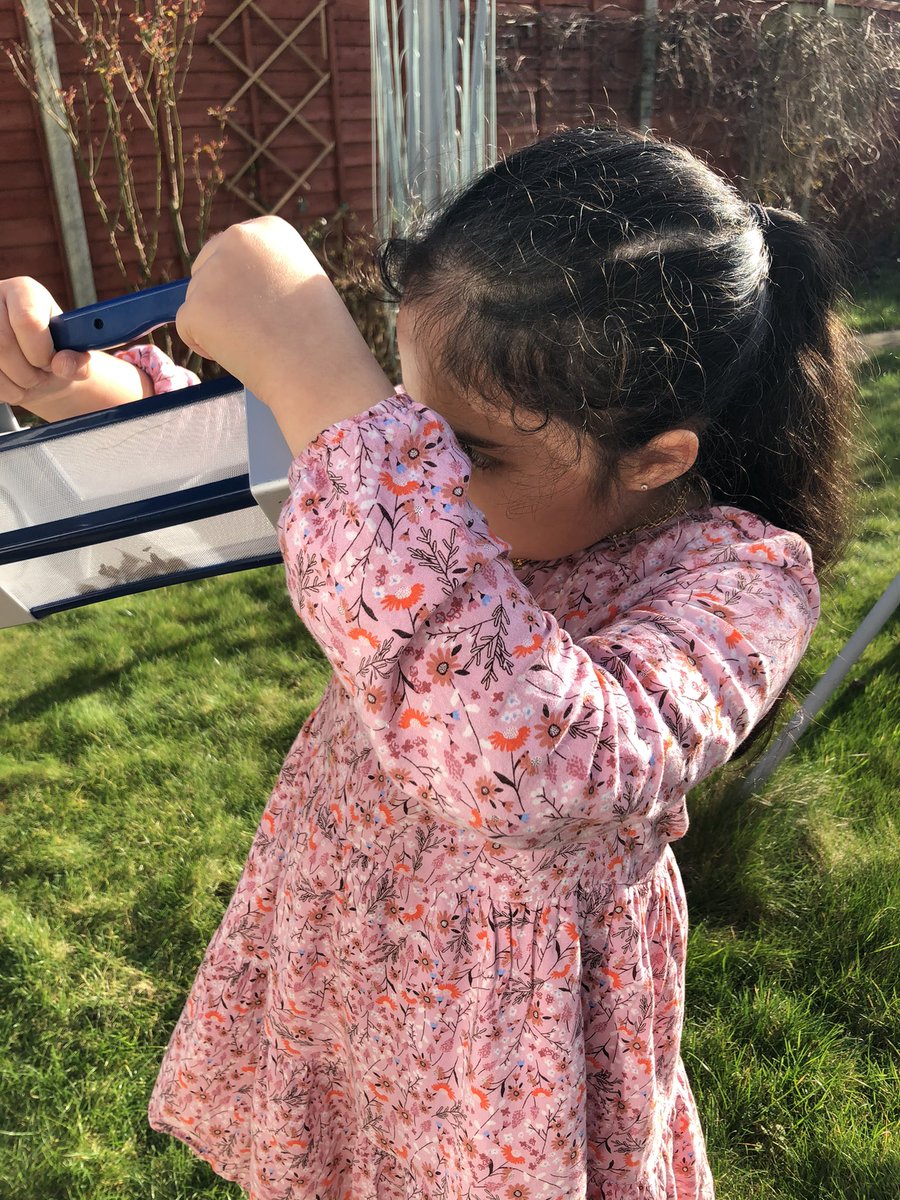 muslimmummies's tweet image. When the sun is out we start gardening and bug hunting 

#SpringIsOnItsWay #gardening