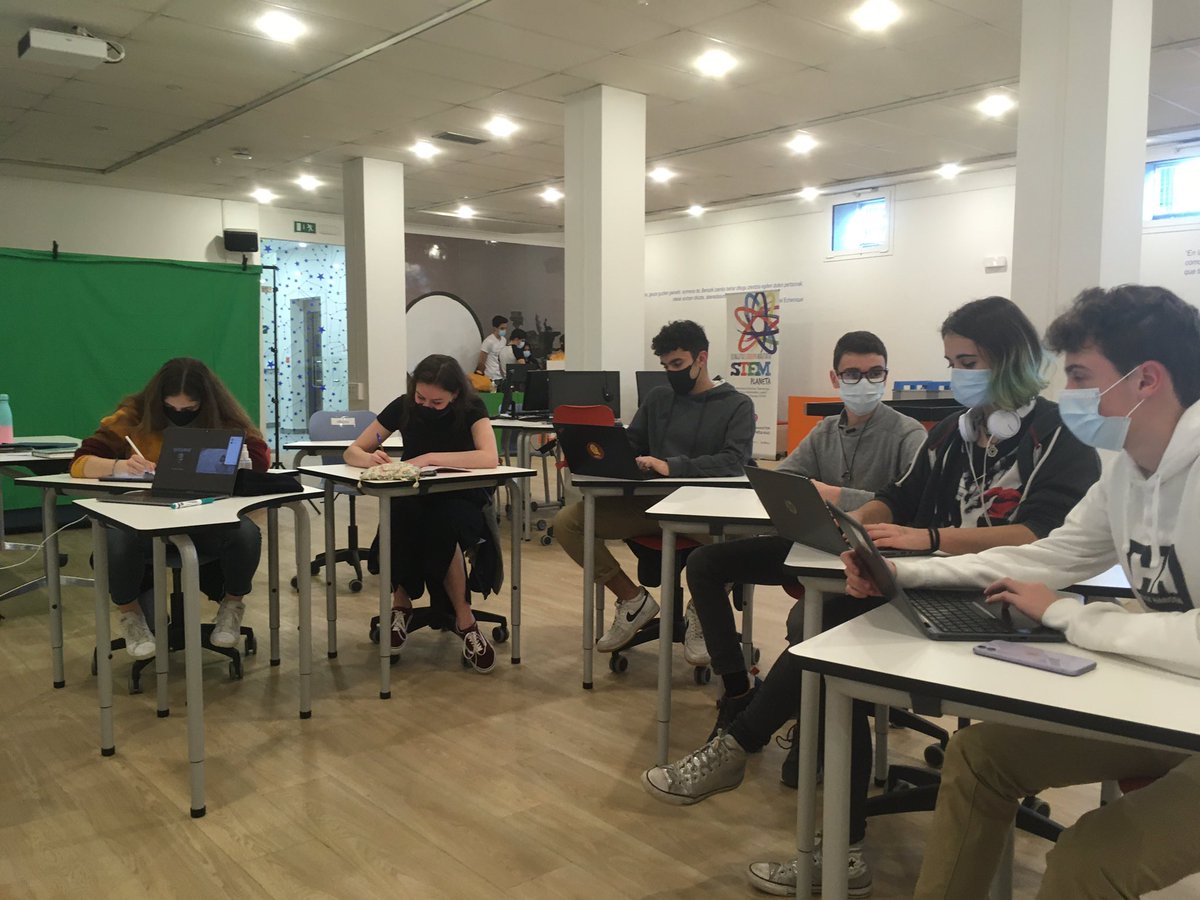 "El nucleótido está formado por..." tardes #STEM en <a href="/pamplonetario/">Planetario Pamplona</a> preparando proyecto para <a href="/iGEM/">iGEM Headquarters</a> -en aurkeztuko dugu aurten proiektua eta gure ikasleak jo ta ke aritzen dira ostiral arratsaldetan