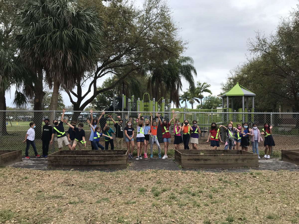 SouthOliveTiger's tweet photo. Check out our 5th Grade Academy kiddos rewarded today for being Rockstar Scholars all week! #CreativeIncentives #GettingReadyForTheMiddle https://t.co/lYuuo0Grlx