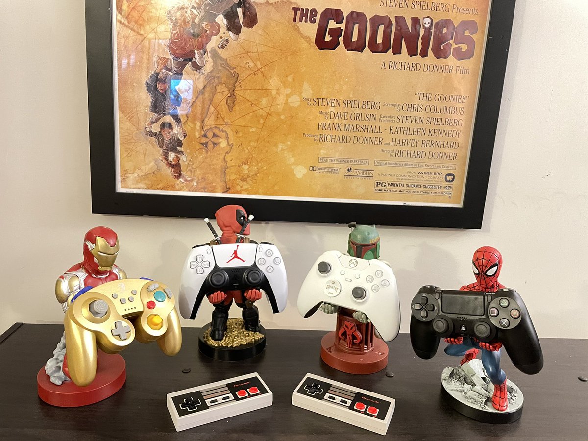 NYCYoUnGn's tweet image. So Pretty... 🎮

#OfficialCableGuys #ControllerHolder #Gamer #Nintendo #Gamecube #Playstation #Xbox #Ps5 #XboxSeriesX #NintendoSwitch #Spiderman #Deadpool #Bobafett #IronMan #Marvel #Nerd