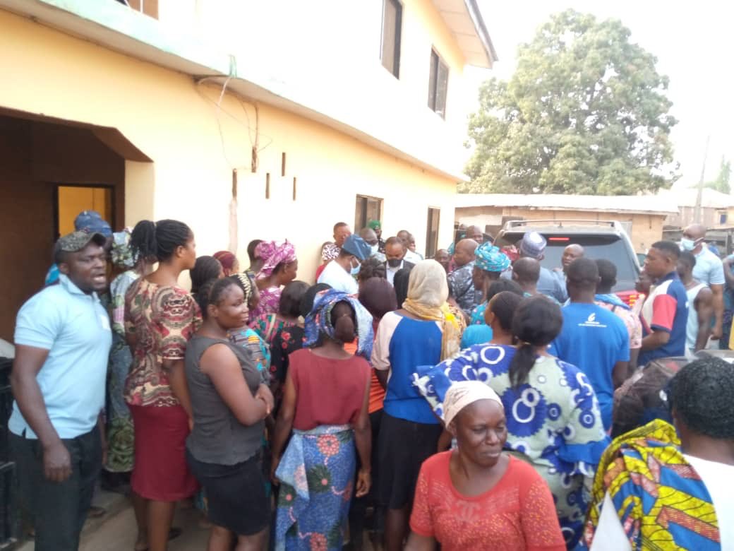 HonKarimi's tweet photo. I received Aremo Bashorun Jide Omokore in my family house today in Egbe. The atmosphere was terrific as old, young came out in their numbers to welcome him. Thank you for the visit Sir. https://t.co/6ZGSKgzoaA