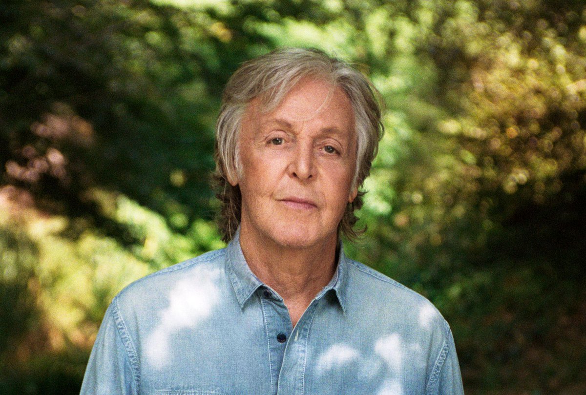 PaulMcCartney's tweet image. 'The Lyrics' will be the definitive text of Paul's songs, from his earliest boyhood compositions through to The Beatles, Wings and his solo albums.

Pre-order #PaulMcCartneyTheLyrics here: smarturl.it/thelyrics

📷 Author photo by @maryamccartney