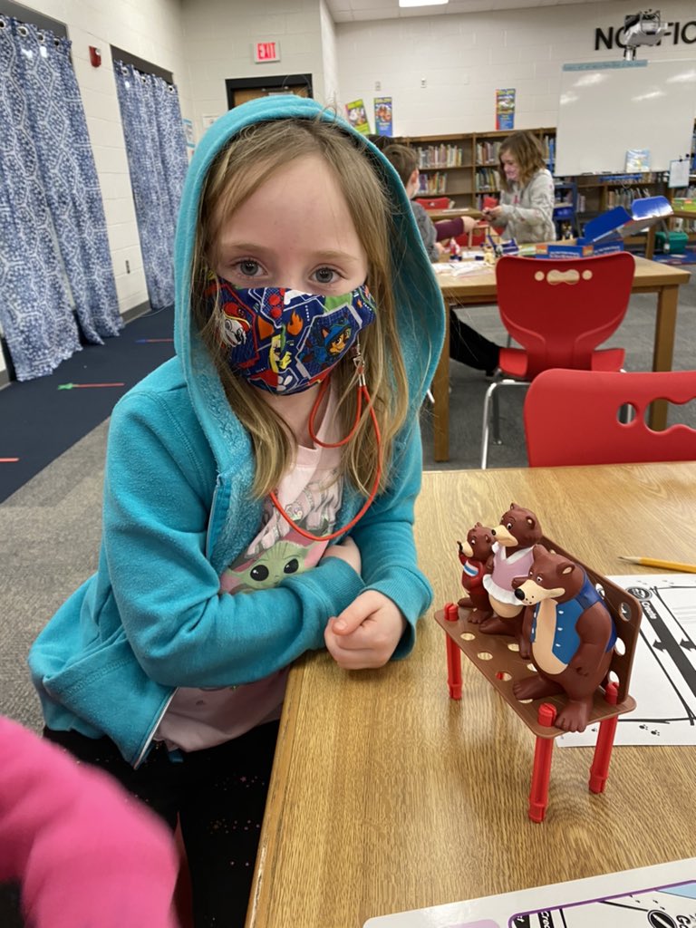 MrsMartinArt's tweet photo. My girls had a great time @GoodridgeElem Reading Night!! https://t.co/eQ1twjmIP8