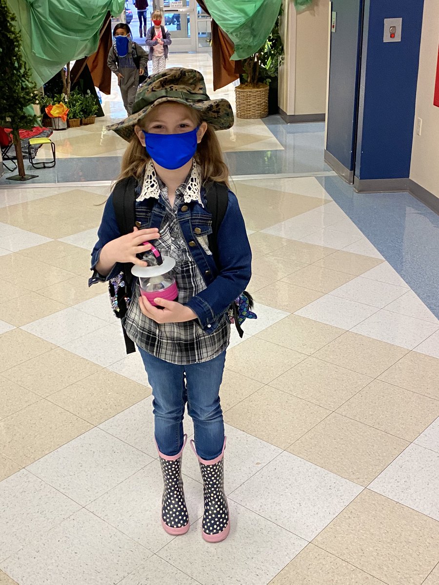 erika_oster's tweet image. We take camping seriously around here. #CampReadaLot @LakeviewBobcats @klscott03