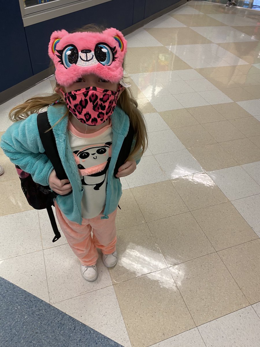 erika_oster's tweet image. We take camping seriously around here. #CampReadaLot @LakeviewBobcats @klscott03