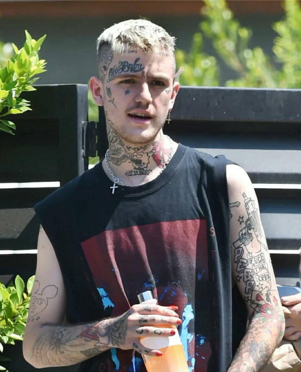 LilBoWeap's tweet photo. Lead me to death I’m LiL Kennedy 🖤 https://t.co/KuT54wVitu