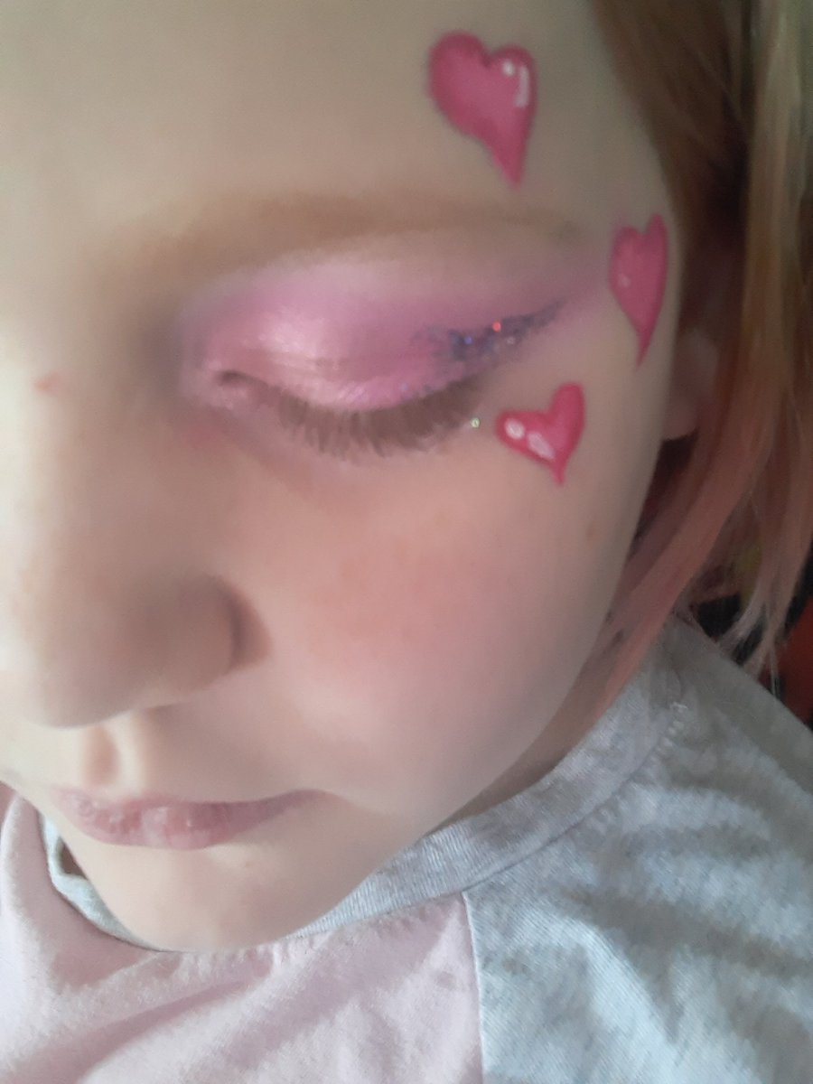 My 7 yr old neice wanted me to do her makeup today 🥰 her and her mom say that I'm her idol 🥺🥰 So I used my @LUNARSKIESCOSM Have your cake palette (I'm giving her my spare palette) and my @DearKatieBrown glitter liner 🥰