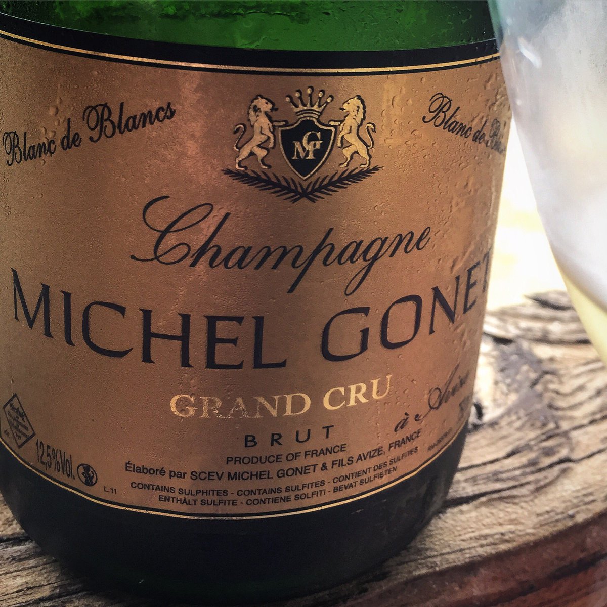LorenzoGines's tweet photo. Bueno, bueno, bueno. Michel Gonet Grand Cru Blanc de Banc. 100% de Chardonnay. Pequeño vigneron francés, que crea unos vinos increíbles. #champagne #chardonnay #vino #francia #julipan #amigos @champagnemichelgonet https://t.co/JHkmEfcXoN
