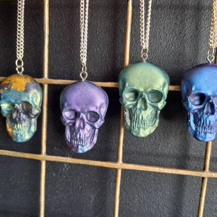 kezrybeeCreate's tweet image. I'm excited to share the latest addition to my #etsy shop: Gorgeous multi coloured pigment resin skull necklaces. #resinskull #mothersdaygift  etsy.me/3uC5IM8