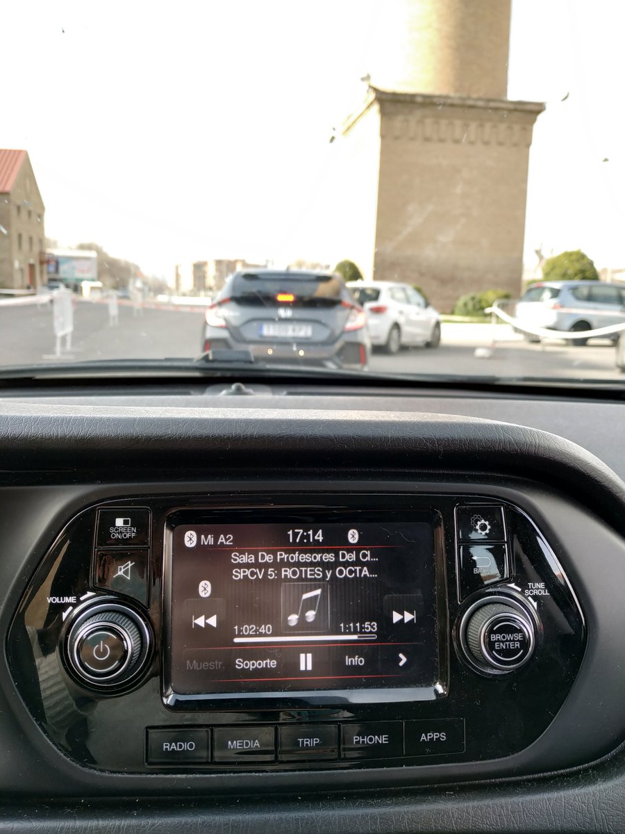 NovataMaestra's tweet image. Vacunarse escuchando a los compis desde la sala de profes. #SPCV