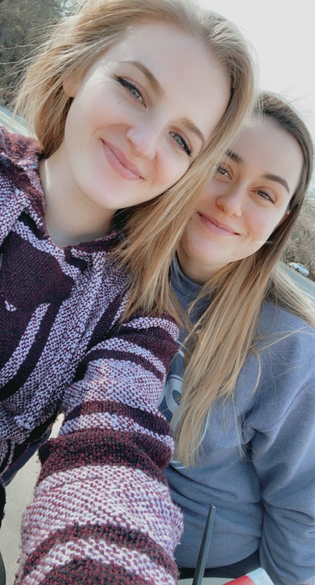 Kels_1396's tweet photo. Two pretty “best friends” 🤭 https://t.co/4iGuXlvoPr