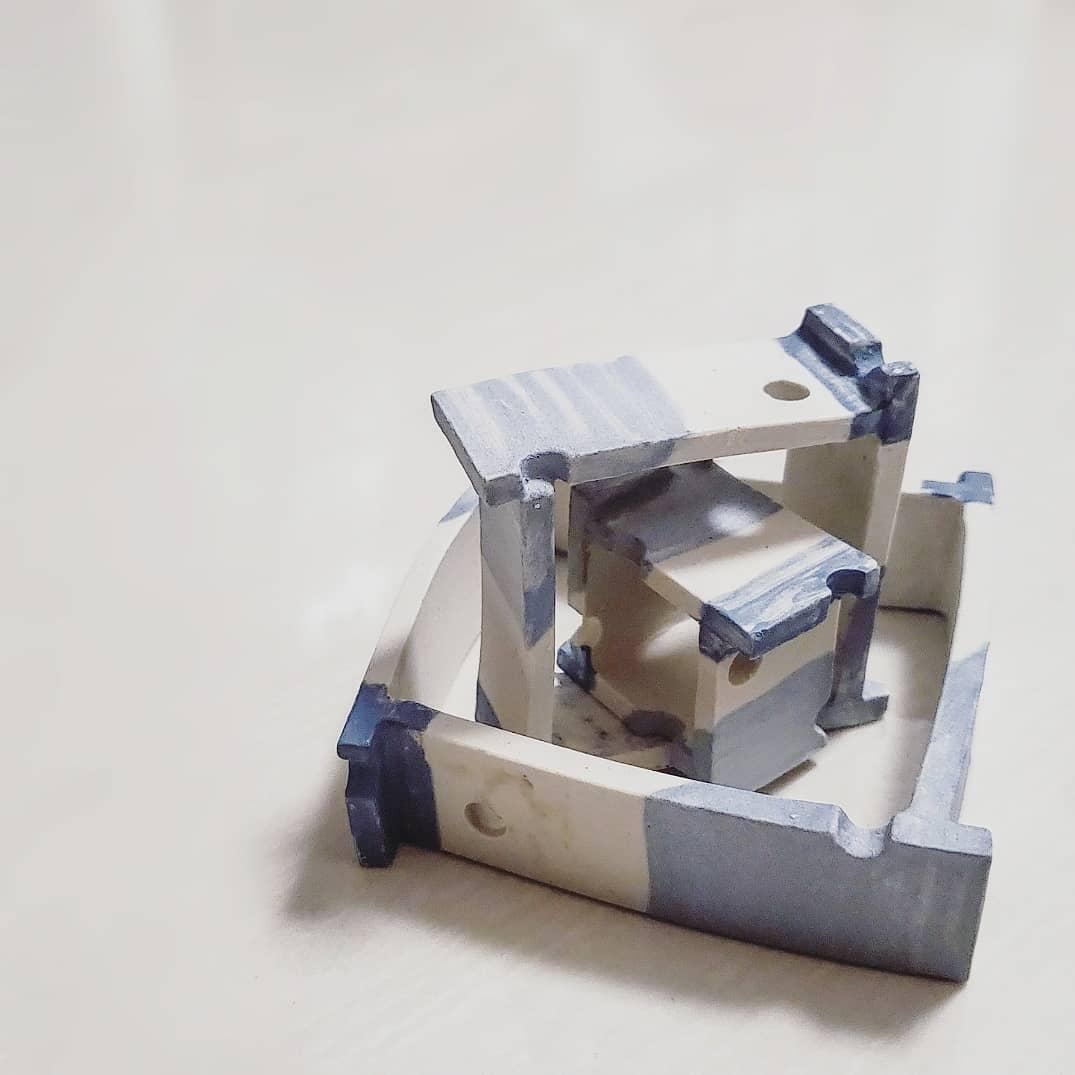 cpertamlisc's tweet photo. 最近執拾studio的物資，無意中“發現”了讀書時的另一份hand built功���，照片中的只是��中一部份，其他的因為結構問題燒窯後裂了。

＜疊＞

靈感來自童年時（其實現在仍然是）喜歡可以疊的遊戲／玩具

#pottery #ceramics #handbuiltpottery #ceramicdesign #art #slip #cpertamlisc #hkartists #hk https://t.co/ZFdgcdo6ig