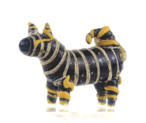 [THREAD Objet d’exception] c’est #verredredi ! Et j’avais envie de vous parler d’une de mes pièces en #verre #celtique préférées : le chien en verre celtique de Wallertheim. ⬇️⬇️⬇️
#ironage #Celtics #archaeology #chien #glassexp
📸© GDKE, <a href="/LandesmuseumMZ/">Landesmuseum Mainz</a>, Ursula Rudischer