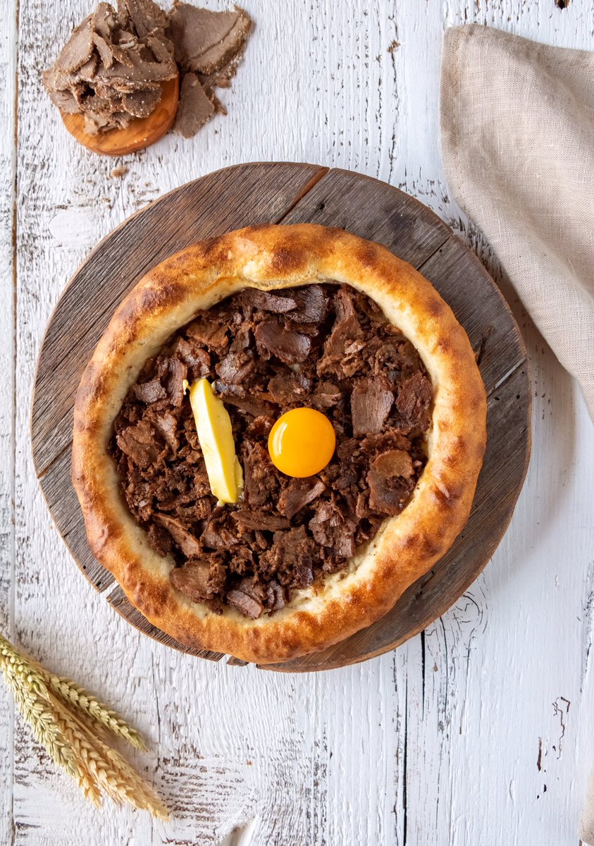 Lider pide ustaları hamuru çıtır çıtır, mis kokulu kavurmalı pideler hazırlamaya devam ediyor! 🤩 #liderpide #kavurmalıpide #istanbul #ümraniye