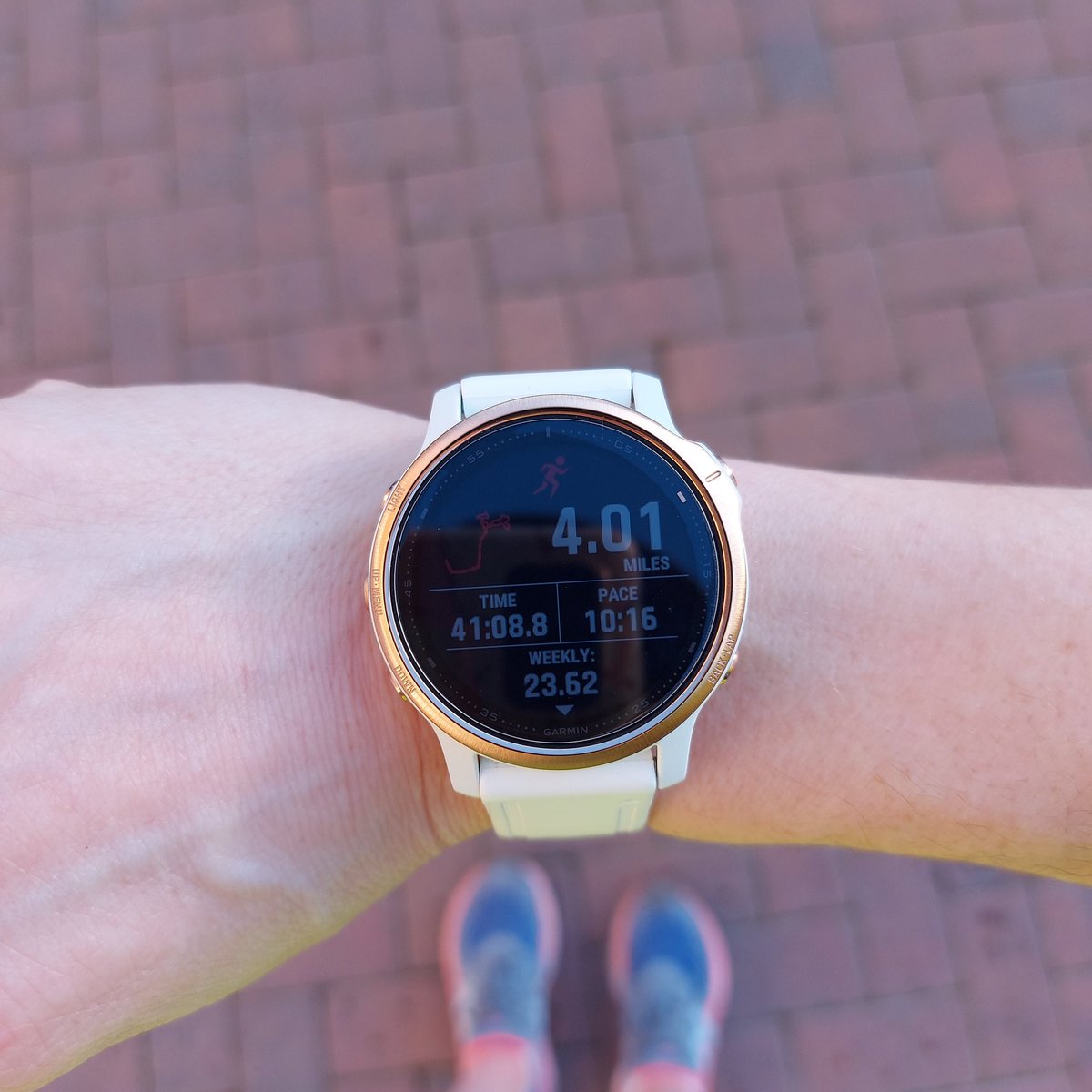 SamLawr3's tweet photo. Run #1 done! Enjoyed that. I'm out again at 8pm if anyone wants to join me virtually. Or midnight, or 4am, or 8am....you get the idea! 🤣 #4x4x48challenge #11togo #running #carbingup https://t.co/MhIkSEqET1