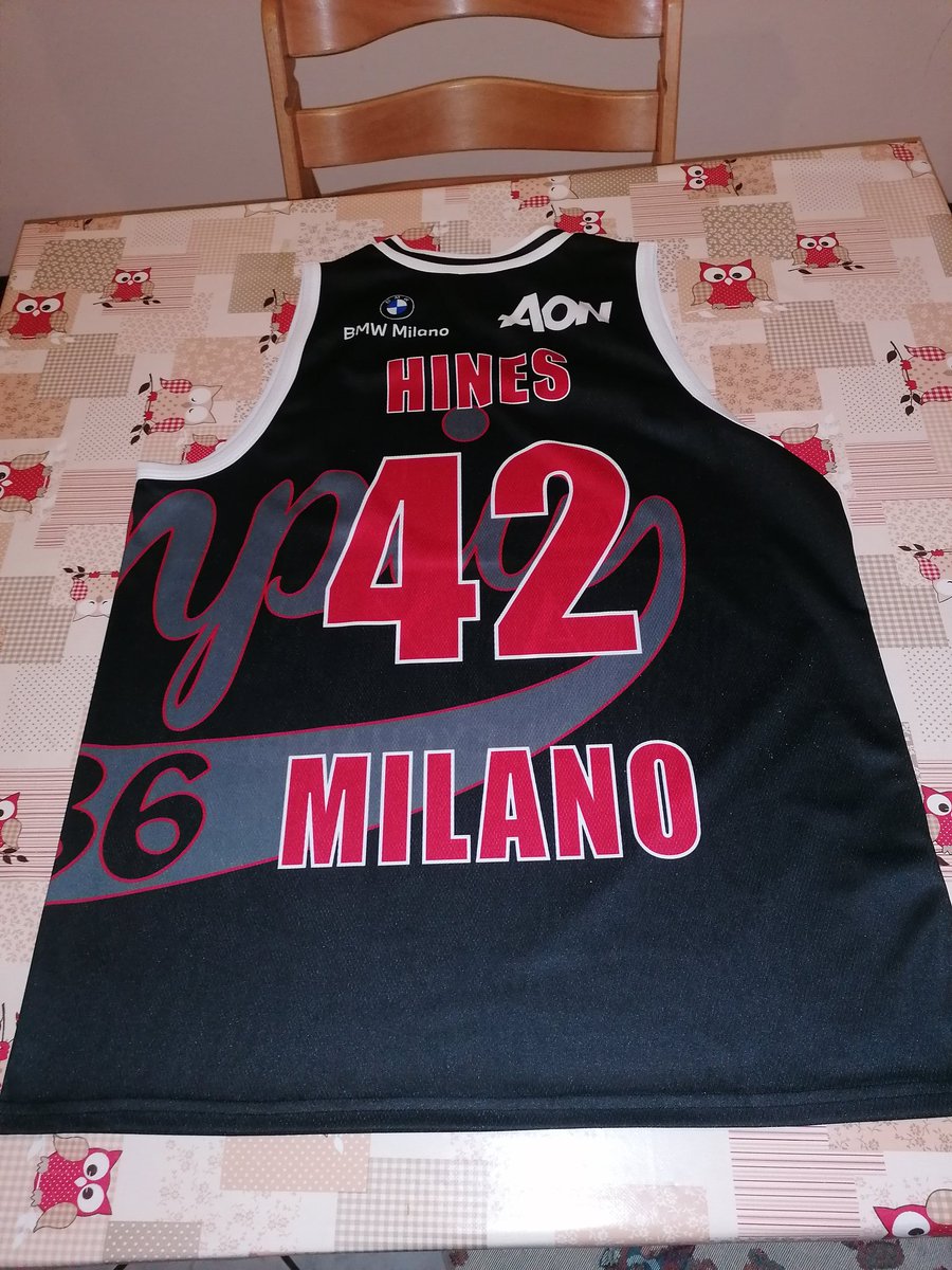 BorgheseTomas's tweet photo. Il modo migliore per festeggiare la Coppa Italia? Prendere la divisa di Coppa di @SirHines!! #insieme #lbaf8 #otf8 @OlimpiaMI1936 https://t.co/GI5VJQilvV