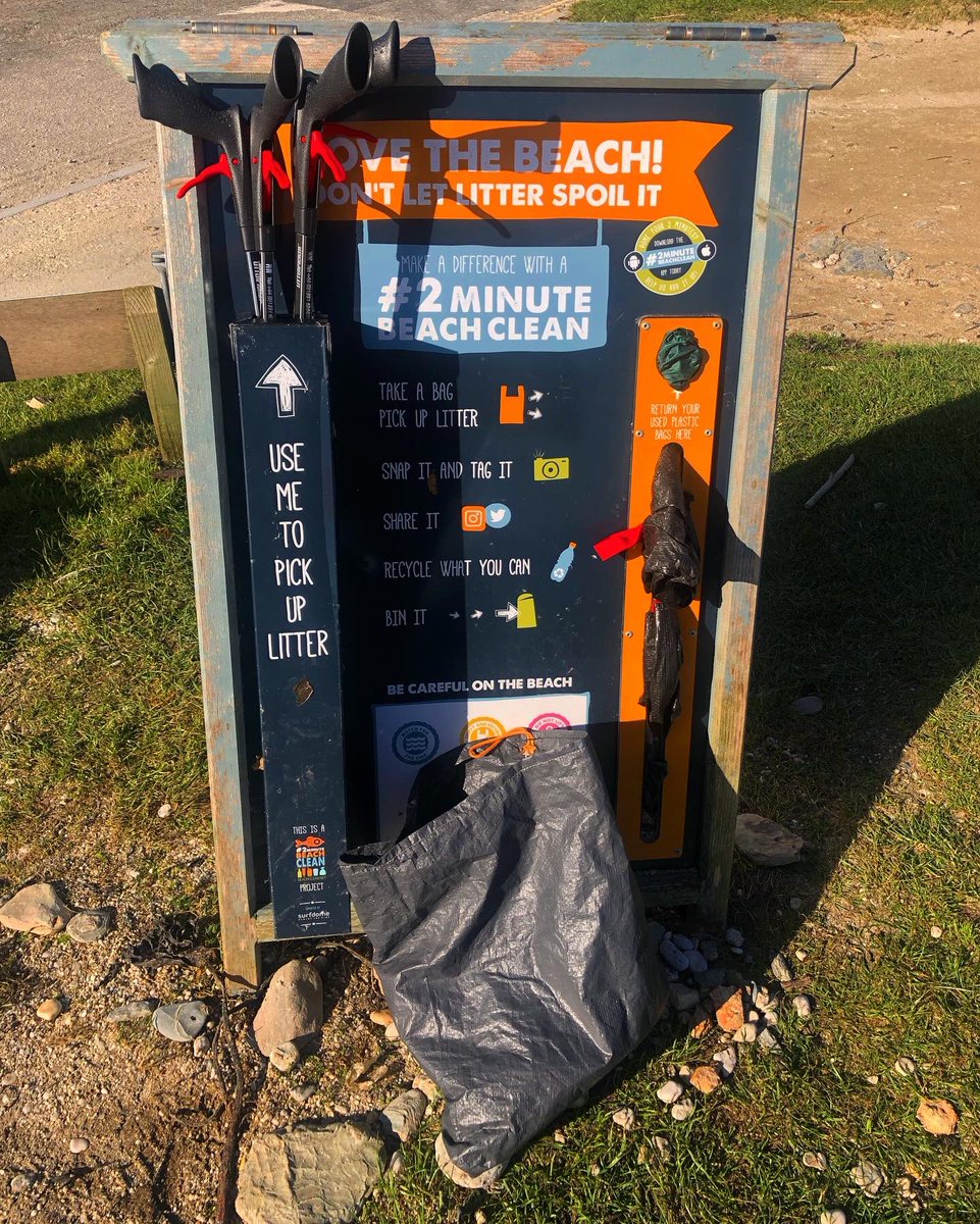 oceanisabelle's tweet photo. After and before pulling out all the stones and litter stuffed into the #2minutebeachclean stand at swanpool. Followed by a collection of some litter people had left near the stand! Hopefully get some more cleans going now the sun is out! #2minuteangel @2minbeachclean @2MinuteHQ https://t.co/CJLY6o7vqM