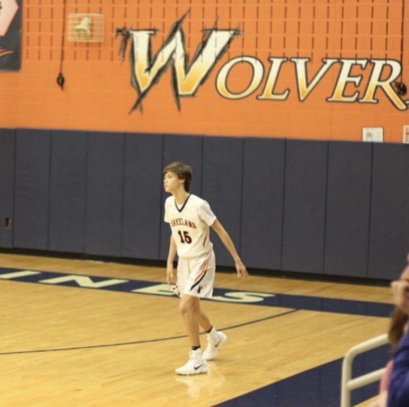 C00p3r___'s tweet photo. These past 4 years have given me lifelong memories with my lifelong brothers. Day in and day out we battled and competed, and we went out fighting. I’m forever grateful to all my teammates and coaches that helped me grow and become a better player. #15out✌️ https://t.co/tDk5bpgSLt