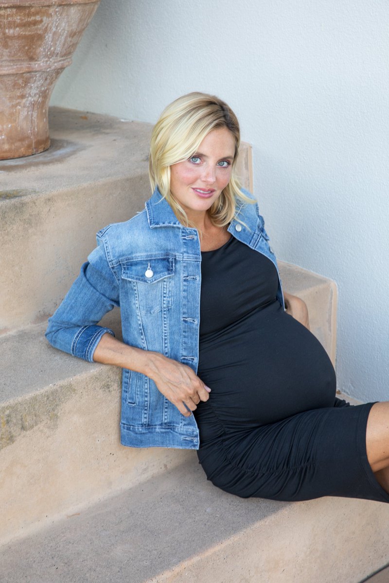 expectingmodels's tweet photo. Long lines, a bump and silhouette shape! Go ahead, strike a pose! ##BumpUp #preggers #BumpParty  #maternitystyle2021 #maternitymodel https://t.co/uJnmlVjJPI