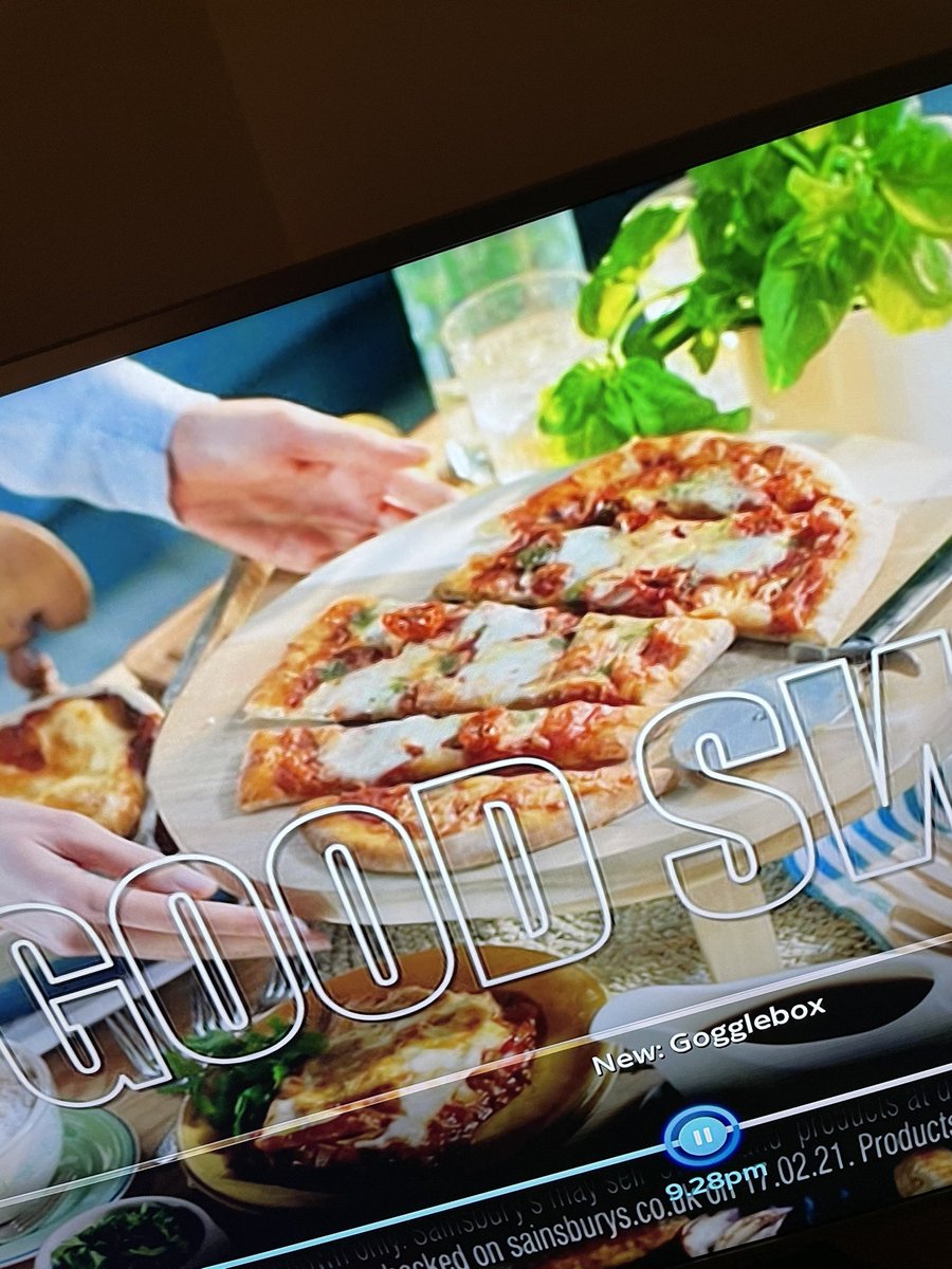 damjoy's tweet photo. Dear @AldiUK 
What the actual heck have you done to that pizza? 
Just no ok, just no!
Signed 
The world

#aldi #pizza #justno #wtf https://t.co/OwZdIEnuHZ