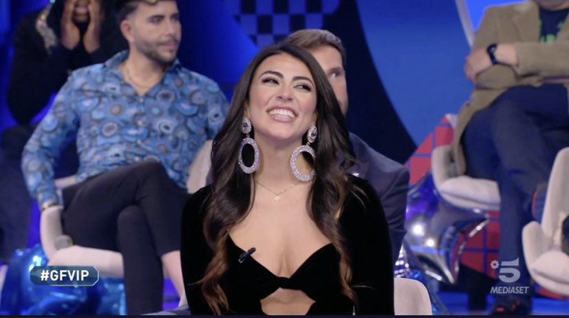 MIOGENERE3's tweet photo. Quando il tuo fidanzato in diretta nazionale ti propone di fare un figlio #prelemi #gfvip https://t.co/I8IxTBUNZ6