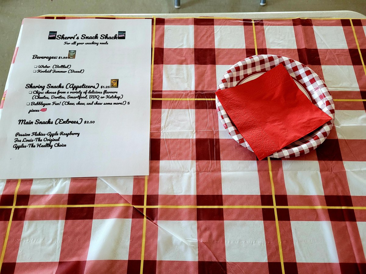 redsher99's tweet photo. It was restaurant day! Combining media literacy, financial literacy and oral communication. @cobdendps @RCDSB #rcdsbexperientiallearning https://t.co/jtDBG33TMs