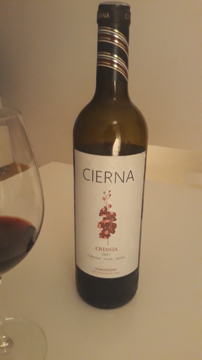 icomontes's tweet photo. @comontesumiller Ya es hora de retomar Twitter. #cierna #dosomontano  @DOSomontano @RVSomontano Empezamos el finde #vino #wines #amomiprofesion https://t.co/WnOihncZjs