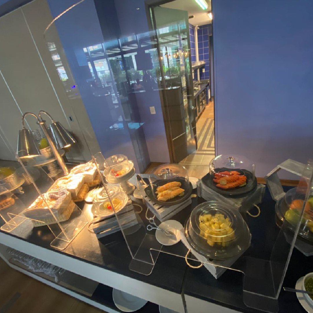 FourPointsBog's tweet photo. Eventos híbridos: la combinación de asistencia física con asistencia virtual. 

Son la tendencia de hoy en día y nosotros los llevamos a cabo, acompañados del menú de #SeisLadosRestaurant. 💻🍽️

#FourPointsBogotá #UnaExperienciaGHL #HotelesEnBogot #PlanesEnBogota #EventosHibridos https://t.co/lpH8ADaLWM