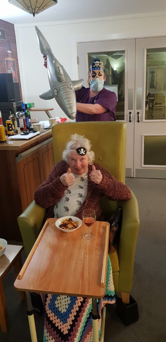 TownendCloseAH's tweet image. Pirates/ treasure Island evening with, our lovely residents. #Games #Music #Drinks #Havingfun ☠🦜💰