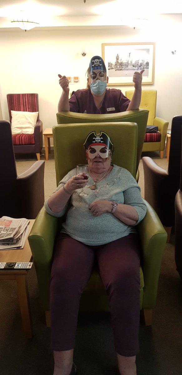 TownendCloseAH's tweet image. Pirates/ treasure Island evening with, our lovely residents. #Games #Music #Drinks #Havingfun ☠🦜💰