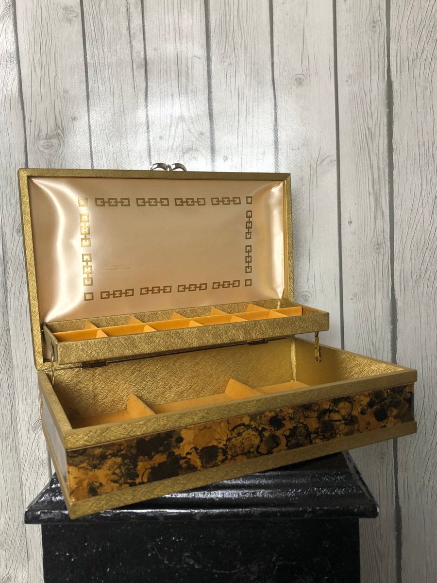 meganscorner01's tweet photo. Excited to share this item from my #etsy shop: Mele Faux Vinyl Black and Brown Tortoise Shell Pattern and Gold Wood Jewelry Box #melejewelrybox #midcenturymodern #fauxtortoiseshell #mothersday #meganscorner #etsyseller #shopsmall https://t.co/lLbEZK5ZeA https://t.co/C6ffdrd0YJ