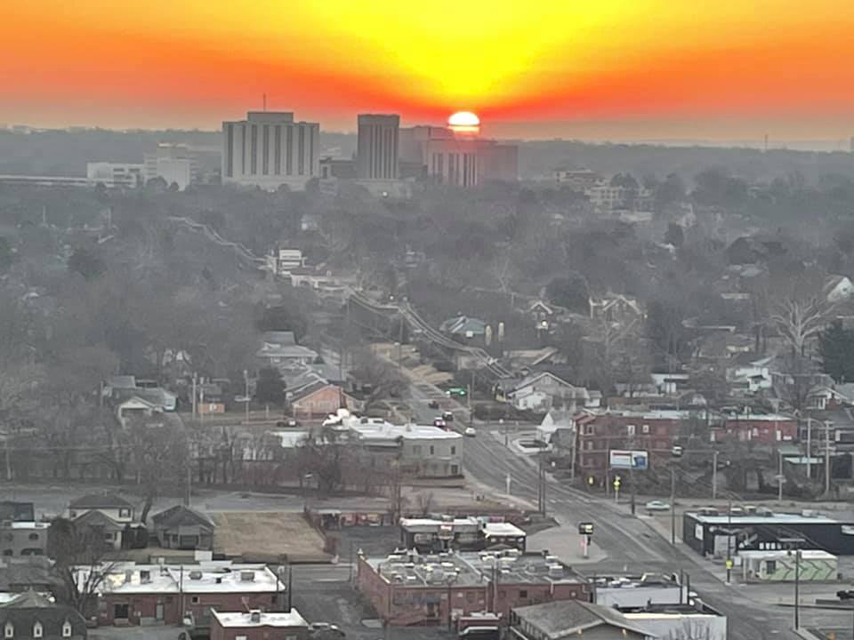 UCTTulsa's tweet photo. Tulsa sunrise 💙
Captured and shared by one of our UC Residents! Thank you for sharing this beautiful sunrise with us!
#sunrise #tulsa #downtown #highrise #balcony #views #welcomehome #apartmentliving https://t.co/7Kqm3foHjD