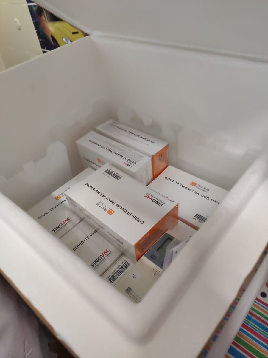 Martizqui's tweet photo. Todo pronto en el vacunatorio del Hospital Pasteur!! El lunes comenzamos la vacunación. #Vacunate #YoMeVacuno 
@ASSEcomunica @MSPUruguay https://t.co/UI8bghi5J7