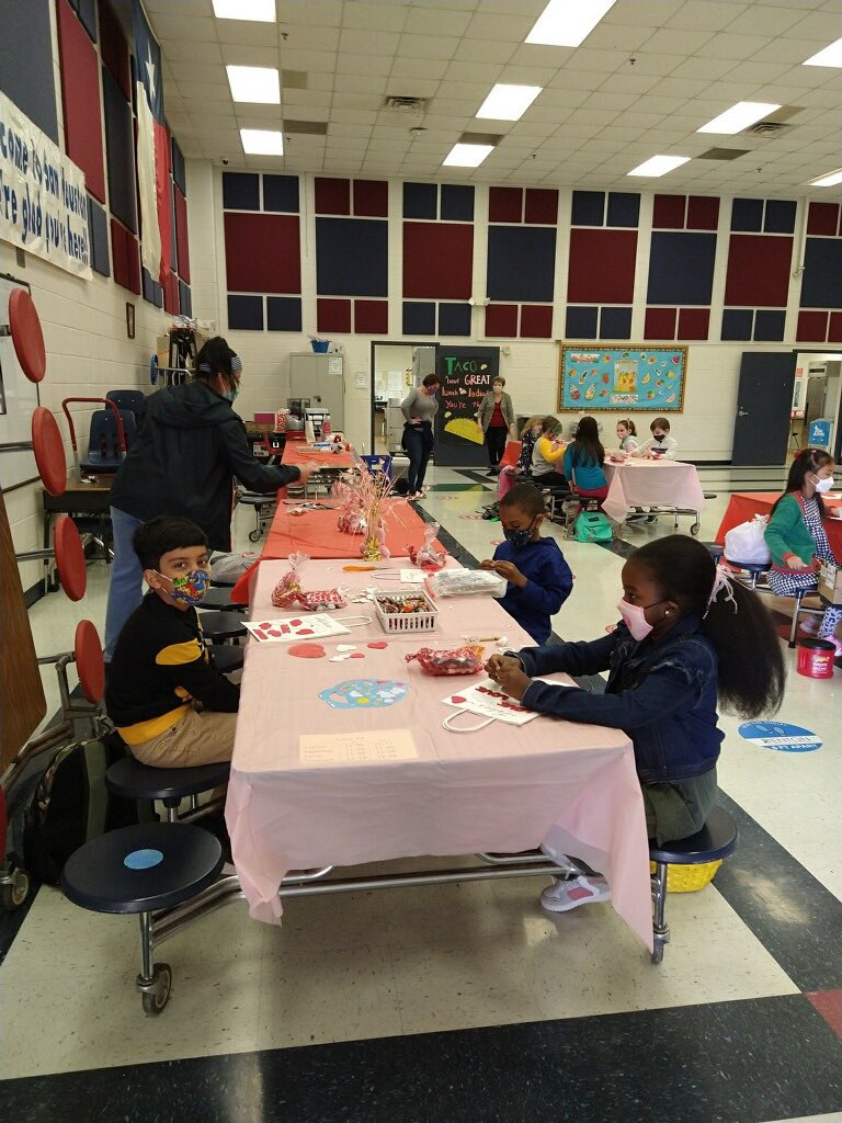SamHouston1982's tweet image. Our 2nd grade Connected Learning Class had a belated Valentine’s Party today. They had lots of fun and it was great to see them in person.