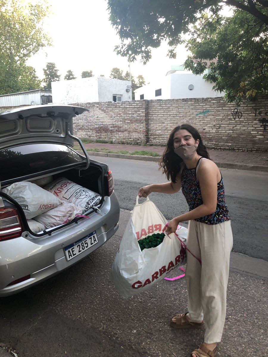 ClubLeoSR's tweet photo. Estuvimos separando tapitas y luego las donamos‼️💪🏼 https://t.co/hO7S4NDr62