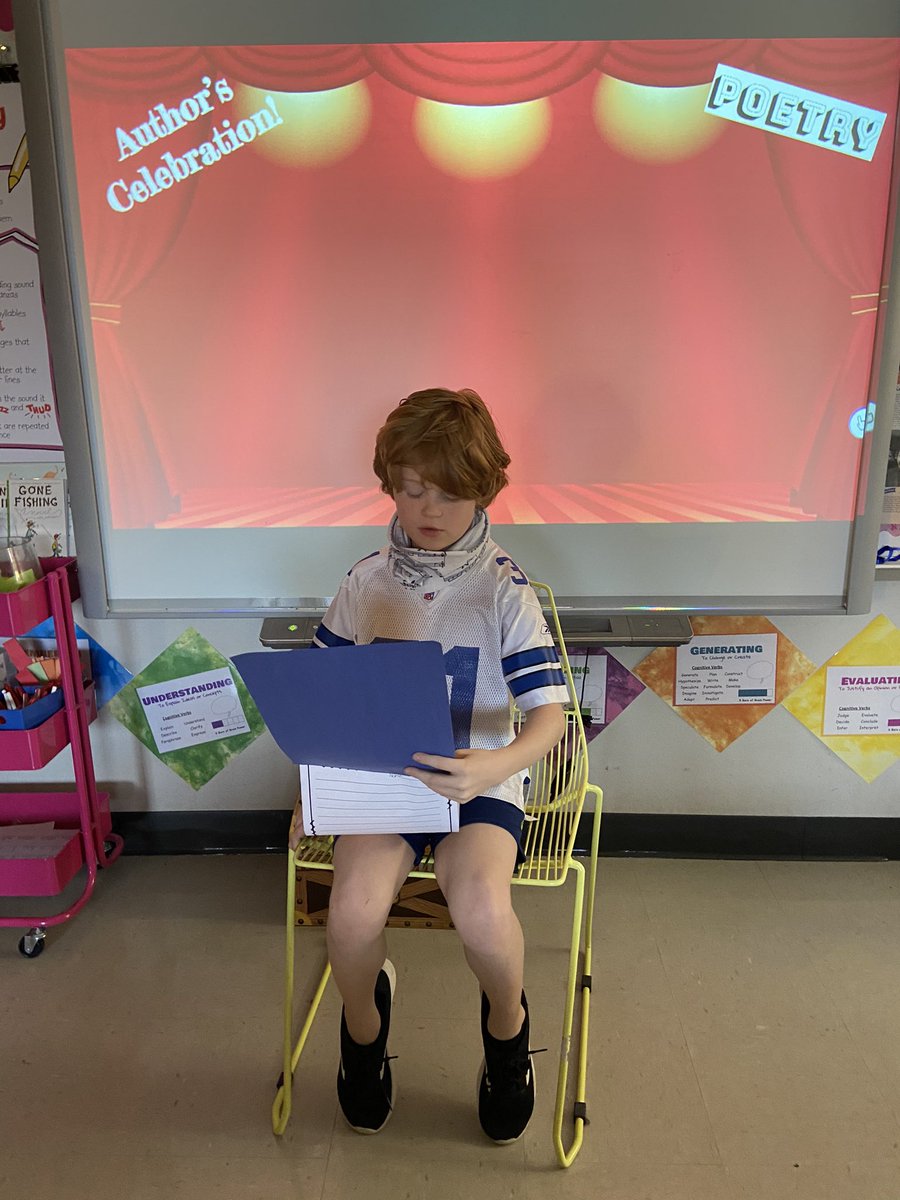 Miranda_Mattern's tweet photo. I had so much fun listening to these amazing poets share their poems. ❤️ 📝 @bearbranchelem https://t.co/a5BMBohM0R