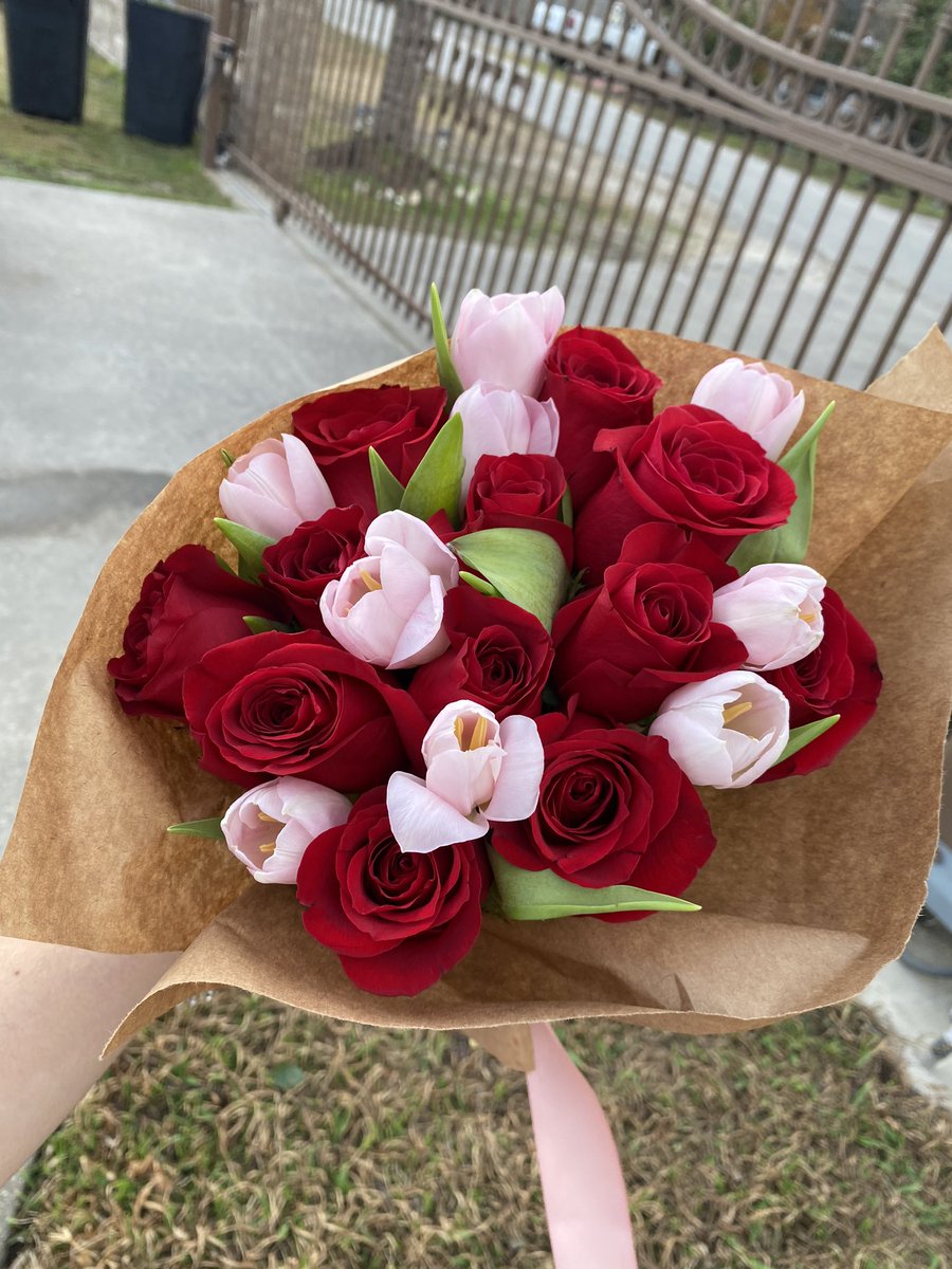 julieeepenaa's tweet image. perfect spring duo 🌷 😍