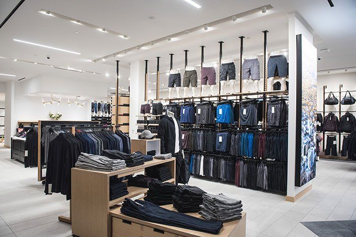 #POPUPSHOP NEWS: Fast-growing online clothing brand trying on brick-and-mortar |Chain Store Age buff.ly/2iy1bdj