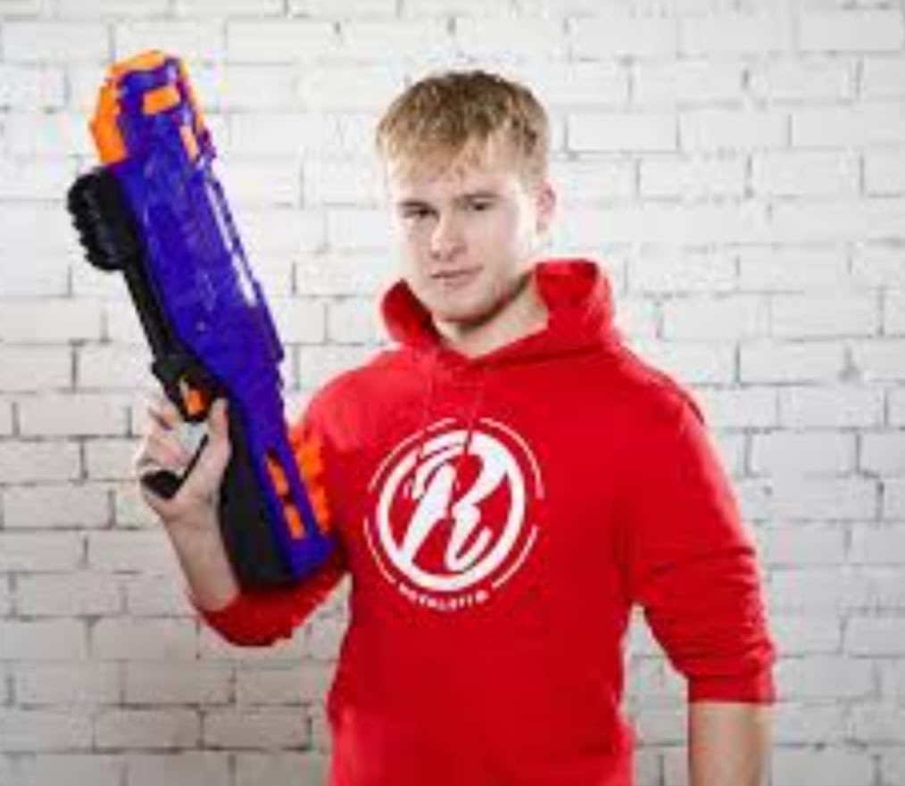 BigHotGuys69's tweet photo. Pov: je bent een fan van Royalistiq https://t.co/AWILqXlNVI