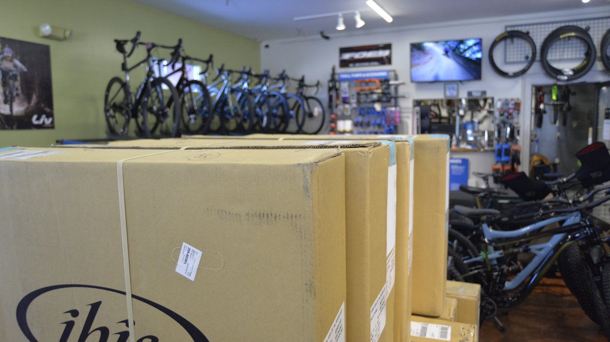 alpinebikeworks's tweet photo. Ripmo AF's just arrived! Call for availability (802) 773-0000 https://t.co/cPdyylNXXF