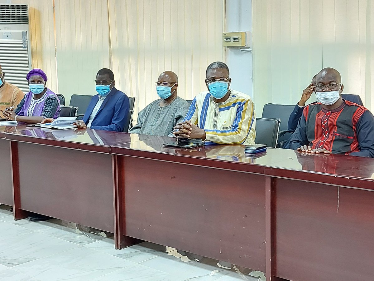 eric_bougouma's tweet photo. (Ouagadougou, 26 février 2021), J'ai eu une séance de travail avec une délégation des leaders de la région de l'Est sur le désenclavement global de la région ainsi que sur les travaux de la route Gounghin Fada Piéga Frontière du Niger.
#lwili #Desenclavement #regionEst https://t.co/9nk45hsanm