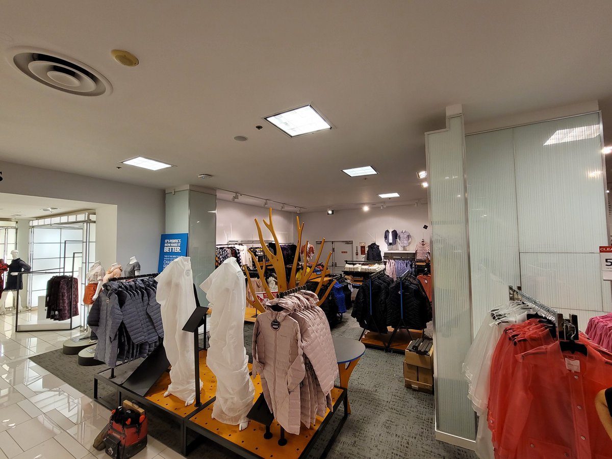 laborincca's tweet photo. For all of the Columbia locations we serviced, we were tasked with removal of the old out-dated fixtures, and replacement with the new improved fixtures. This really spruced up the display! Canโt wait to be back in the malls ๐
#Laborinc #YourCanadaWideInstallationPartner https://t.co/Z1VXSh1hEb
